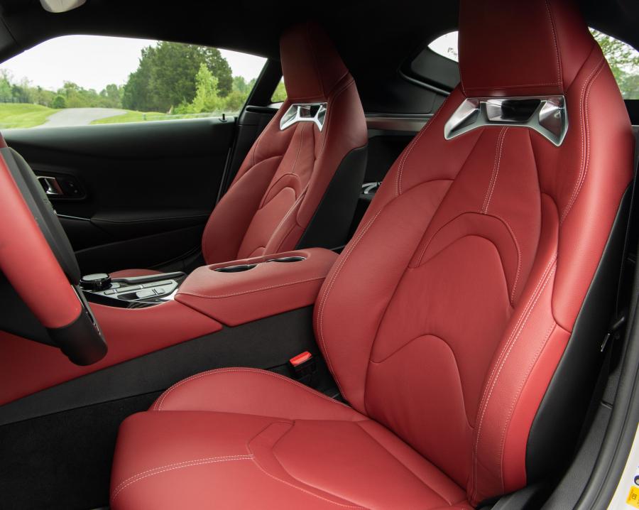 Интерьер Toyota GR Supra Launch Edition (A90) 2019 года  (NA) (фото 26 из 37)